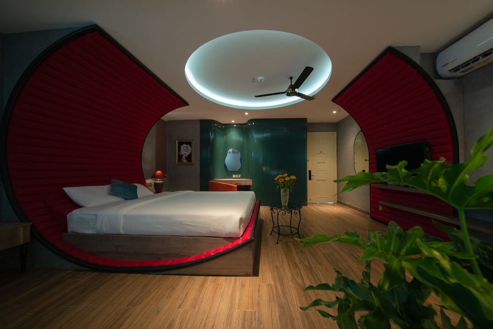 aaron boutique hotel