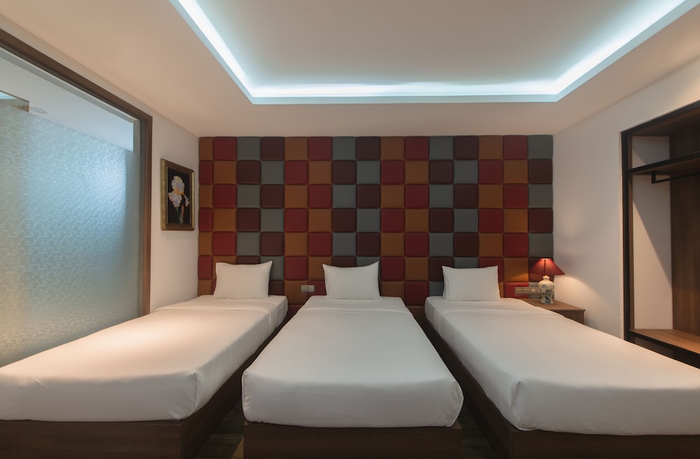 aaron boutique hotel
