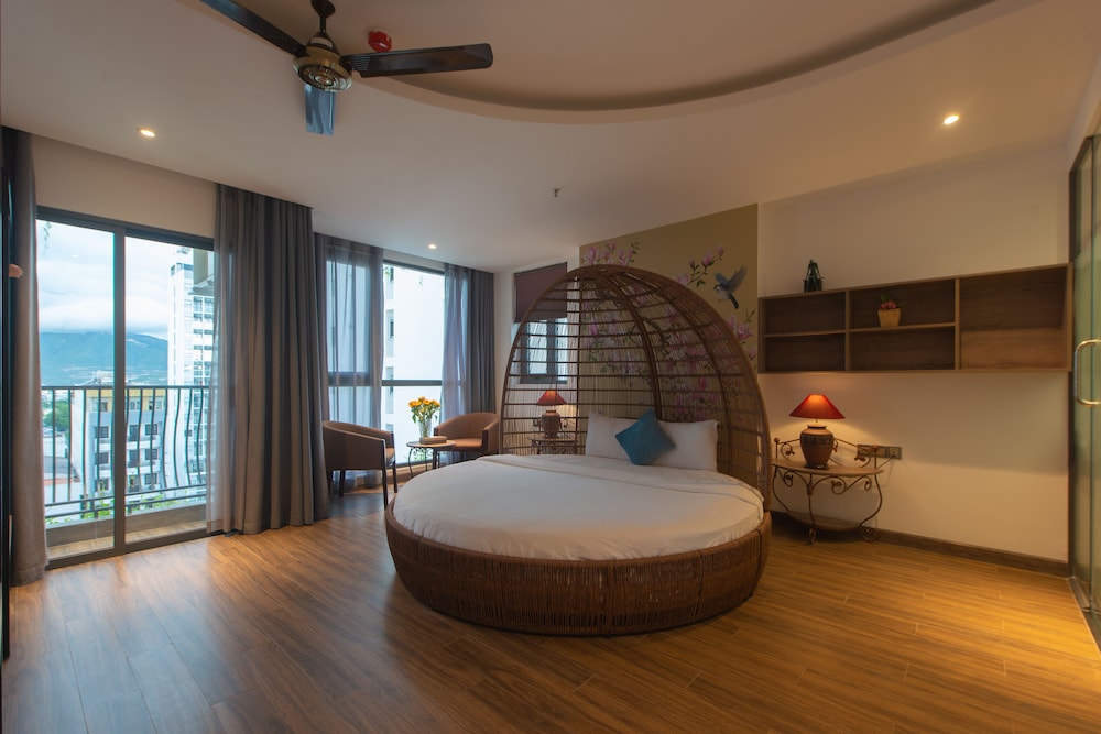 aaron boutique hotel