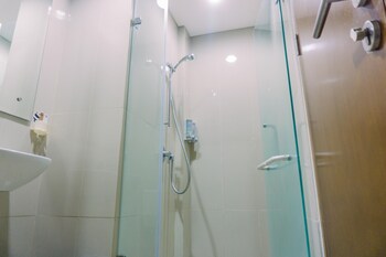 cozy stay 1br at m town signature apartment