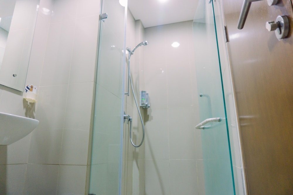 cozy stay 1br at m town signature apartment