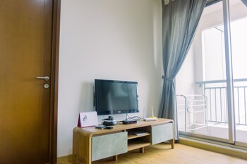cozy stay 1br at m town signature apartment