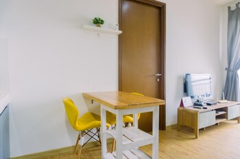 cozy stay 1br at m town signature apartment
