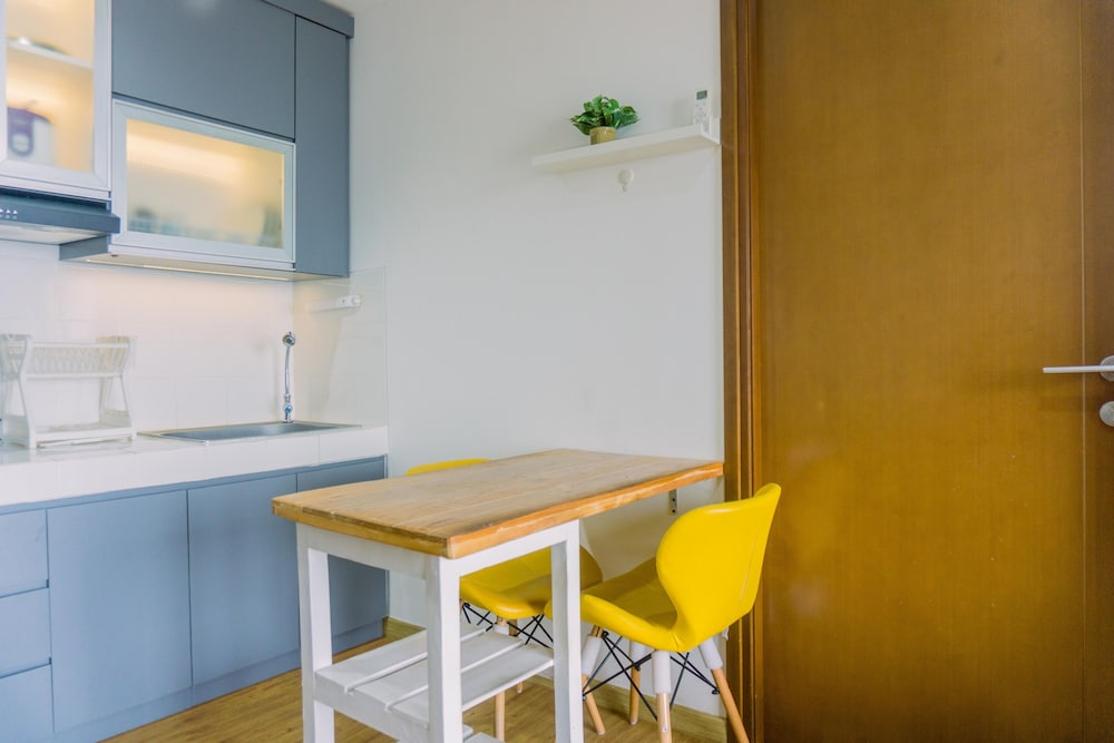 cozy stay 1br at m town signature apartment