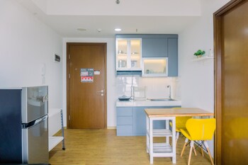 cozy stay 1br at m town signature apartment