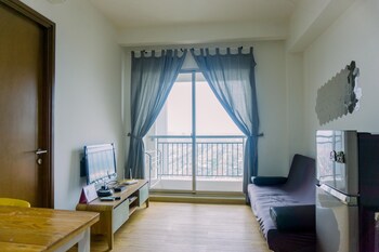 cozy stay 1br at m town signature apartment