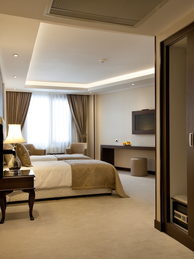 black bird thermal hotel and spa