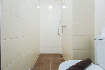 comfort stay studio at vida view makassar apartment