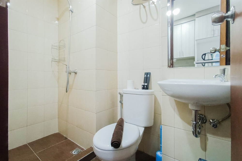 comfort stay studio at vida view makassar apartment