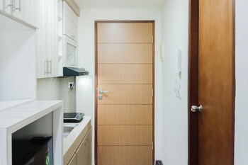 comfort stay studio at vida view makassar apartment