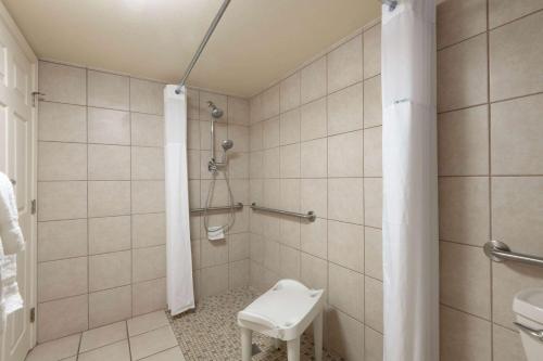 days inn by wyndham maui oceanfront