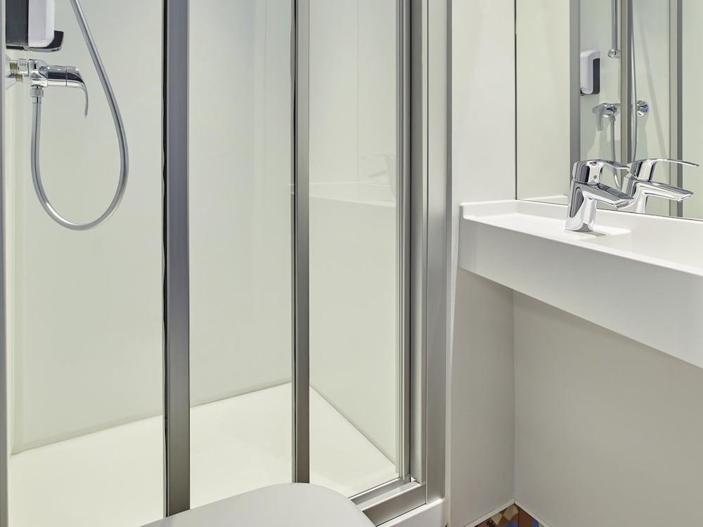 hotelf1 lyon gerland venissieux