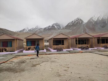 pangong sunrise cottage and resort