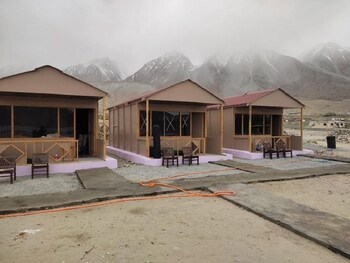 pangong sunrise cottage and resort