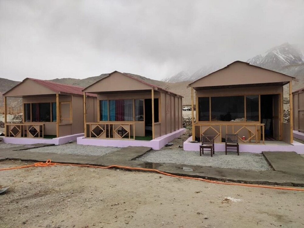 pangong sunrise cottage and resort