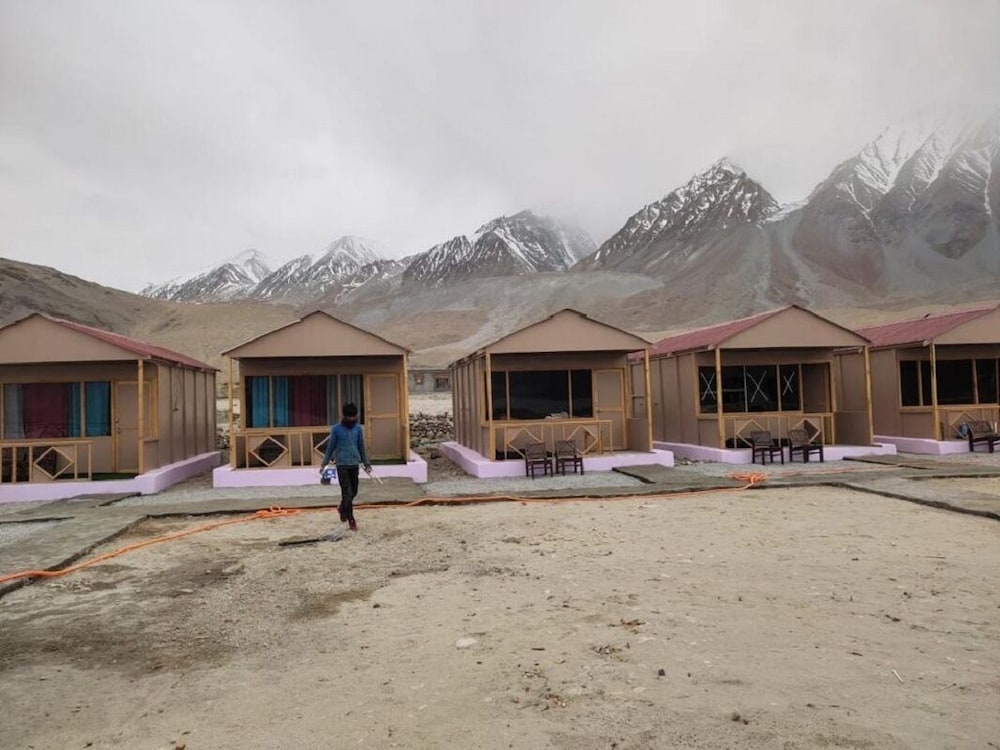 pangong sunrise cottage and resort