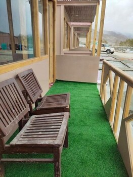 pangong sunrise cottage and resort