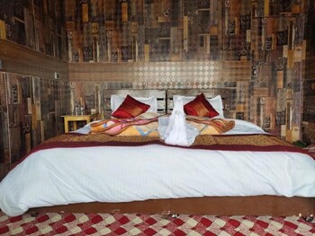 pangong sunrise cottage and resort