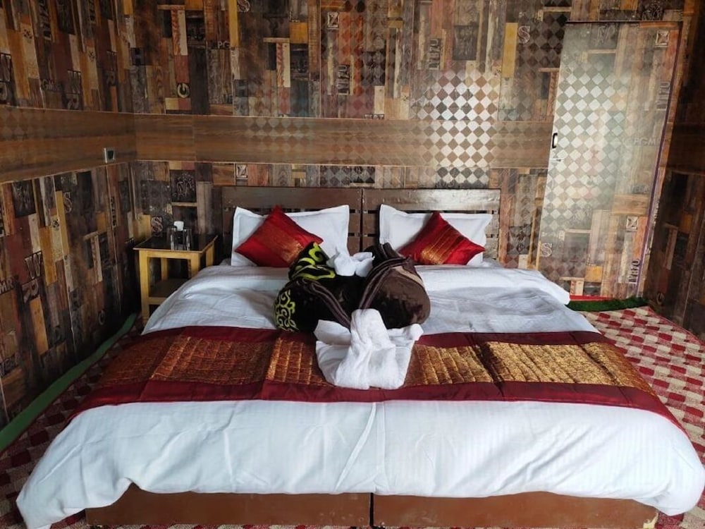 pangong sunrise cottage and resort