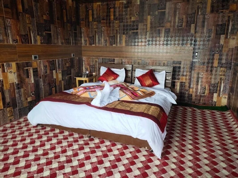 pangong sunrise cottage and resort