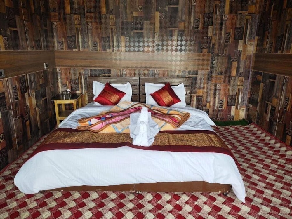 pangong sunrise cottage and resort