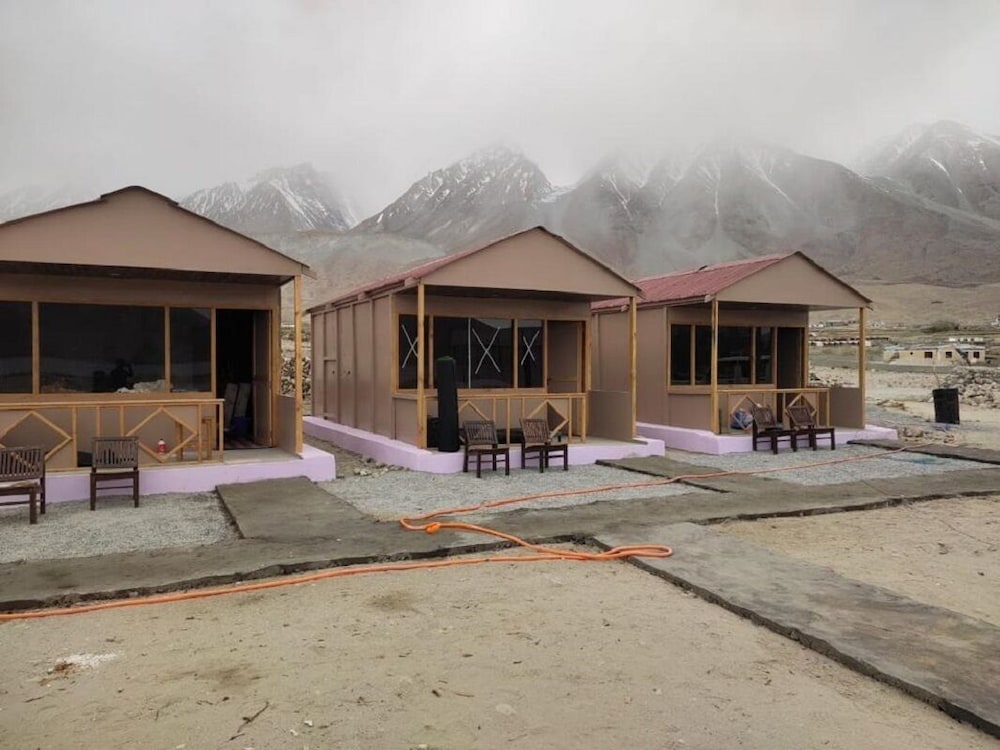 pangong sunrise cottage and resort