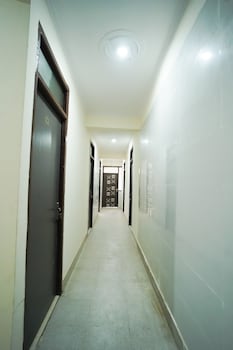 roomshala 034 grihum noida sector 63