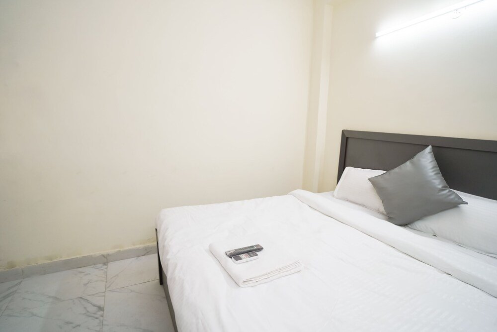 roomshala 034 grihum noida sector 63