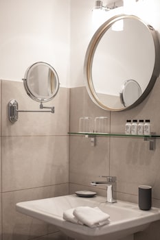 vis a vis apartments