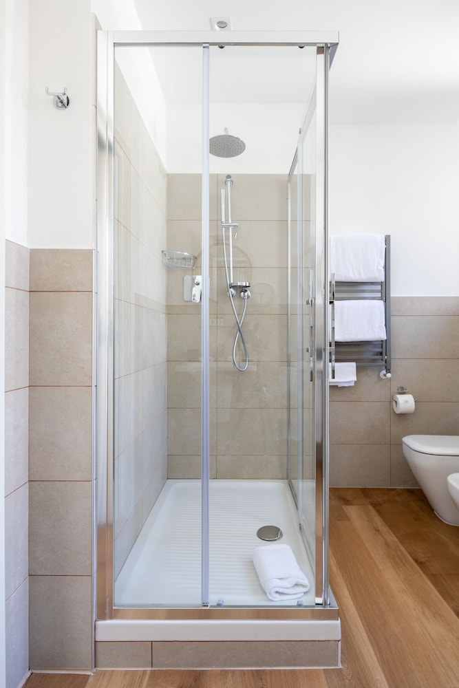 vis a vis apartments