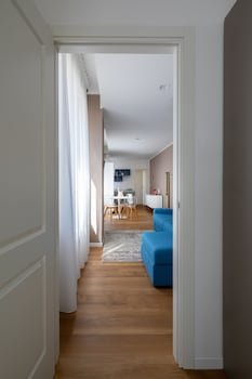 vis a vis apartments
