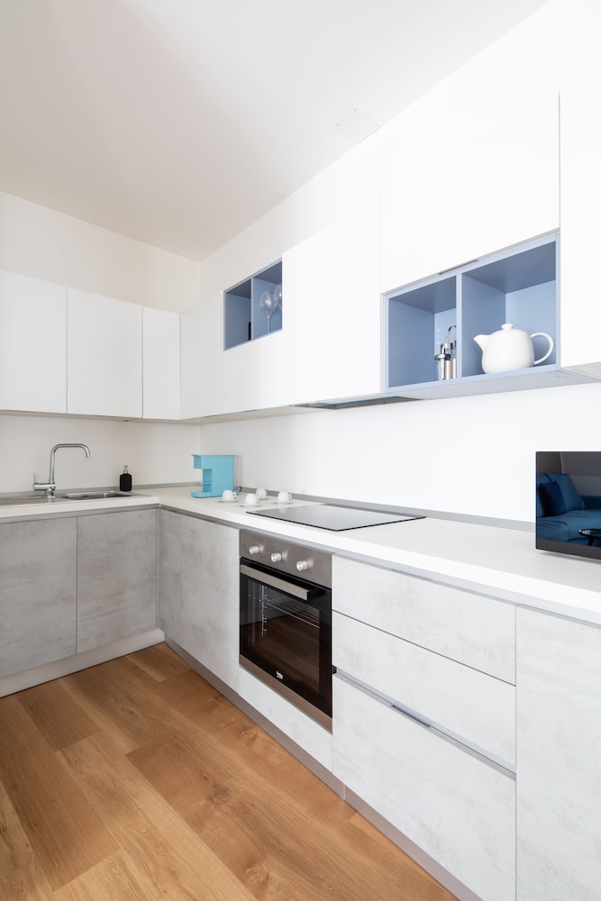 vis a vis apartments