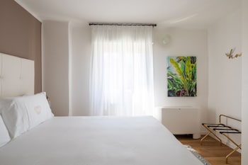 vis a vis apartments