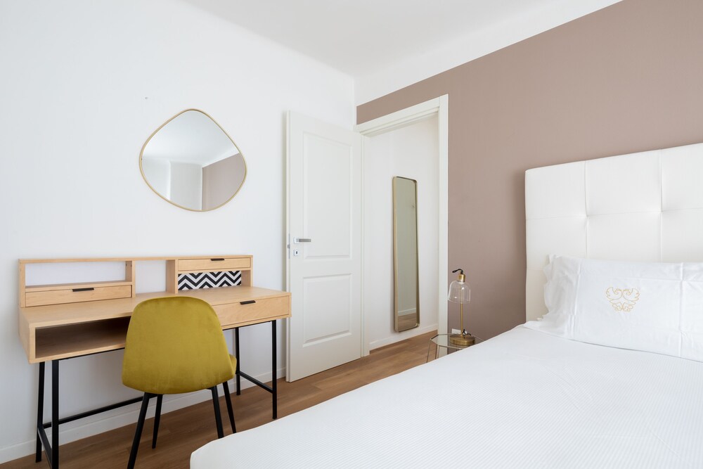 vis a vis apartments