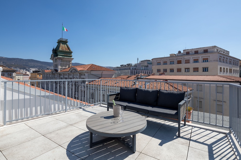 vis a vis apartments