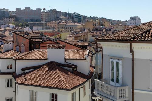 vis a vis apartments