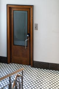 vis a vis apartments