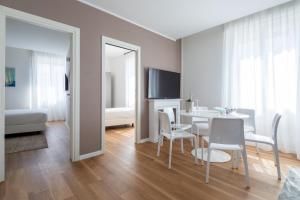 vis a vis apartments