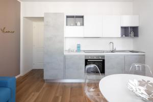 vis a vis apartments