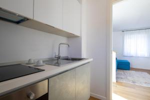 vis a vis apartments