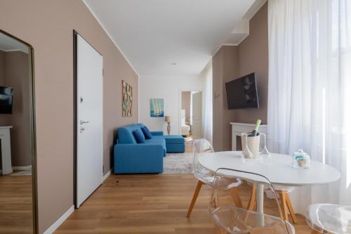 vis a vis apartments