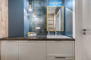 margi whisky apartment