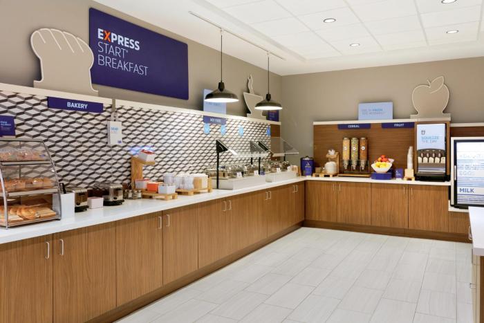 holiday inn express hotel and suites cleveland streetsboro by ihg