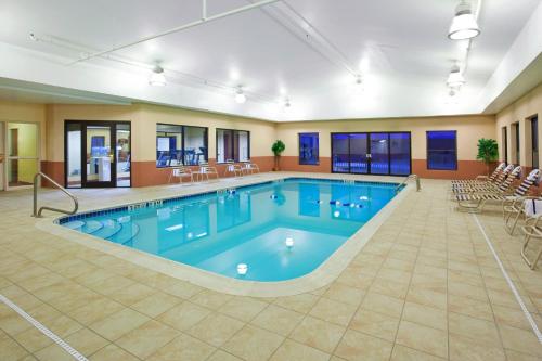 holiday inn express hotel and suites cleveland streetsboro by ihg