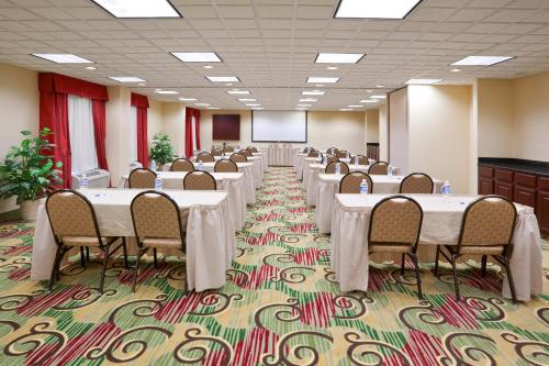 holiday inn express hotel and suites cleveland streetsboro by ihg