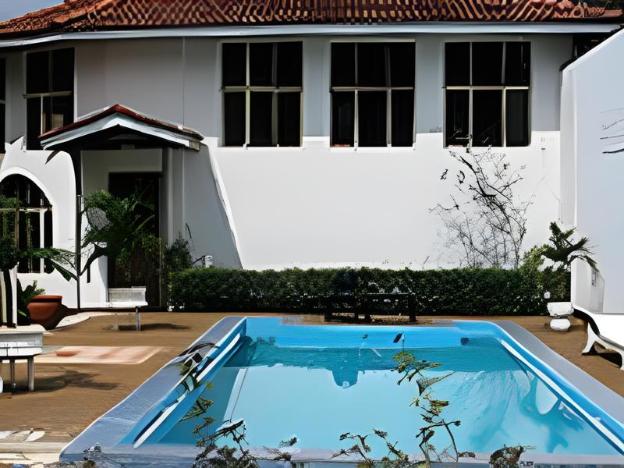 kilimanjaro crane hotel