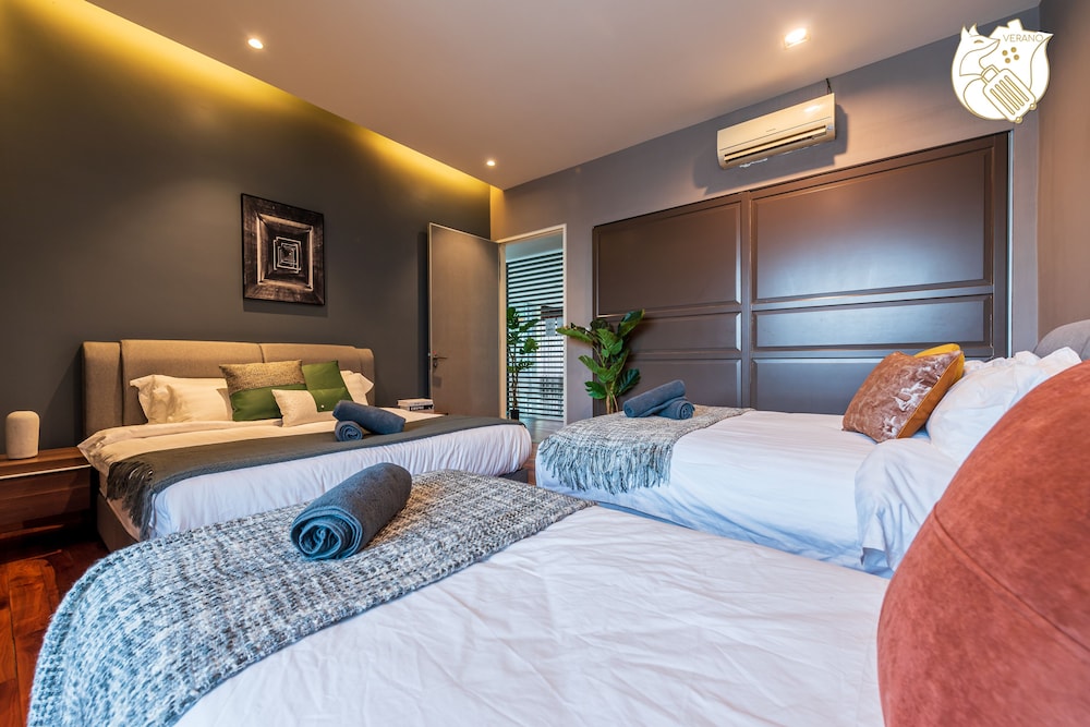 spacious pool villa tmn emas ukay ampang