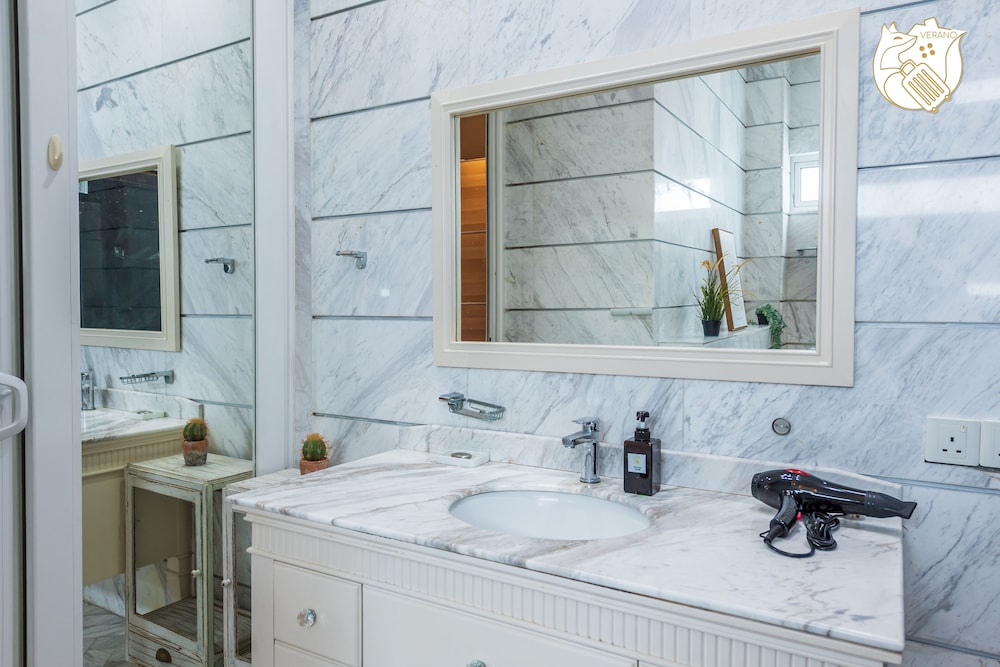 spacious pool villa tmn emas ukay ampang