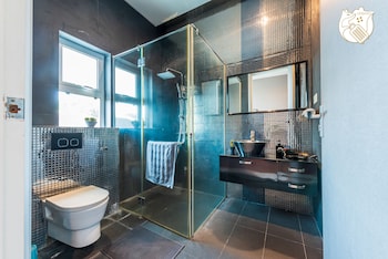 spacious pool villa tmn emas ukay ampang