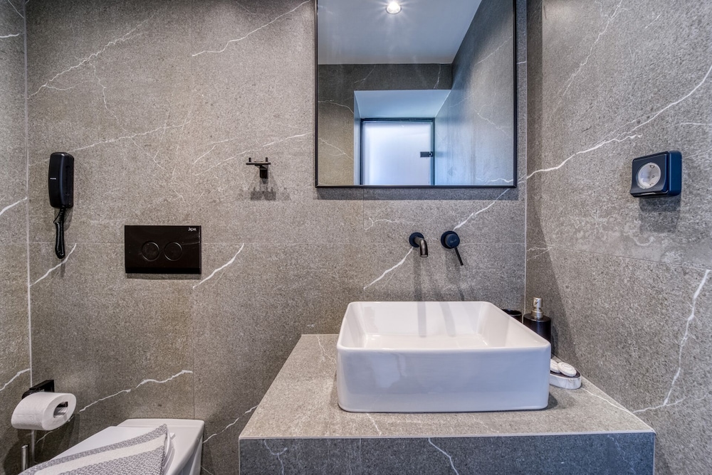 island sea side hotel adults only